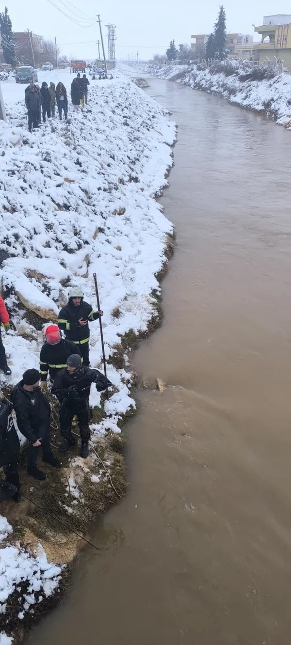 Araç sulama kanalına uçtu! 3 kişi kayıp